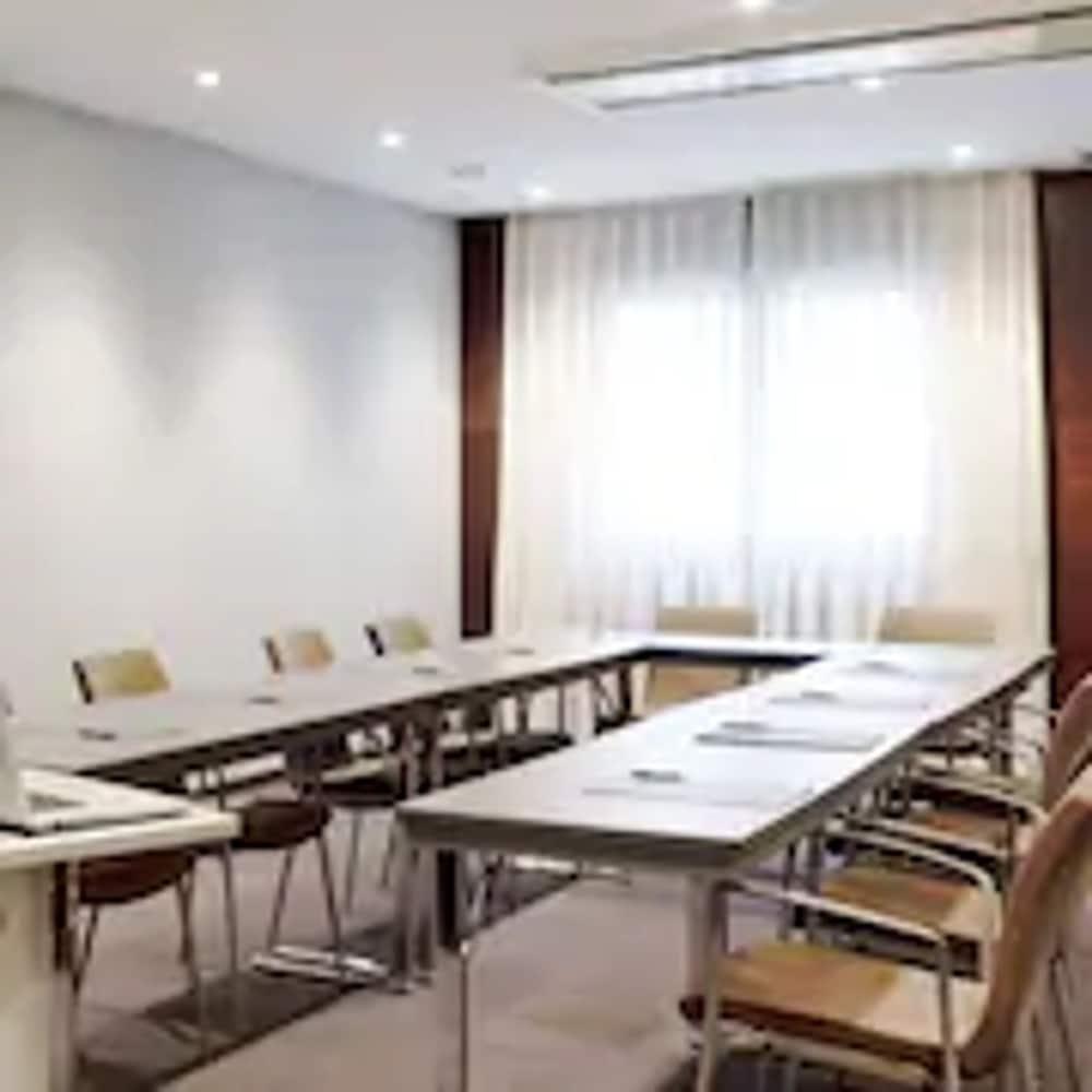 Hotel Ciutat Martorell Luaran gambar