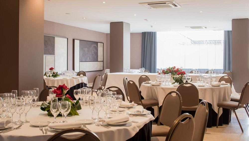 Hotel Ciutat Martorell Luaran gambar