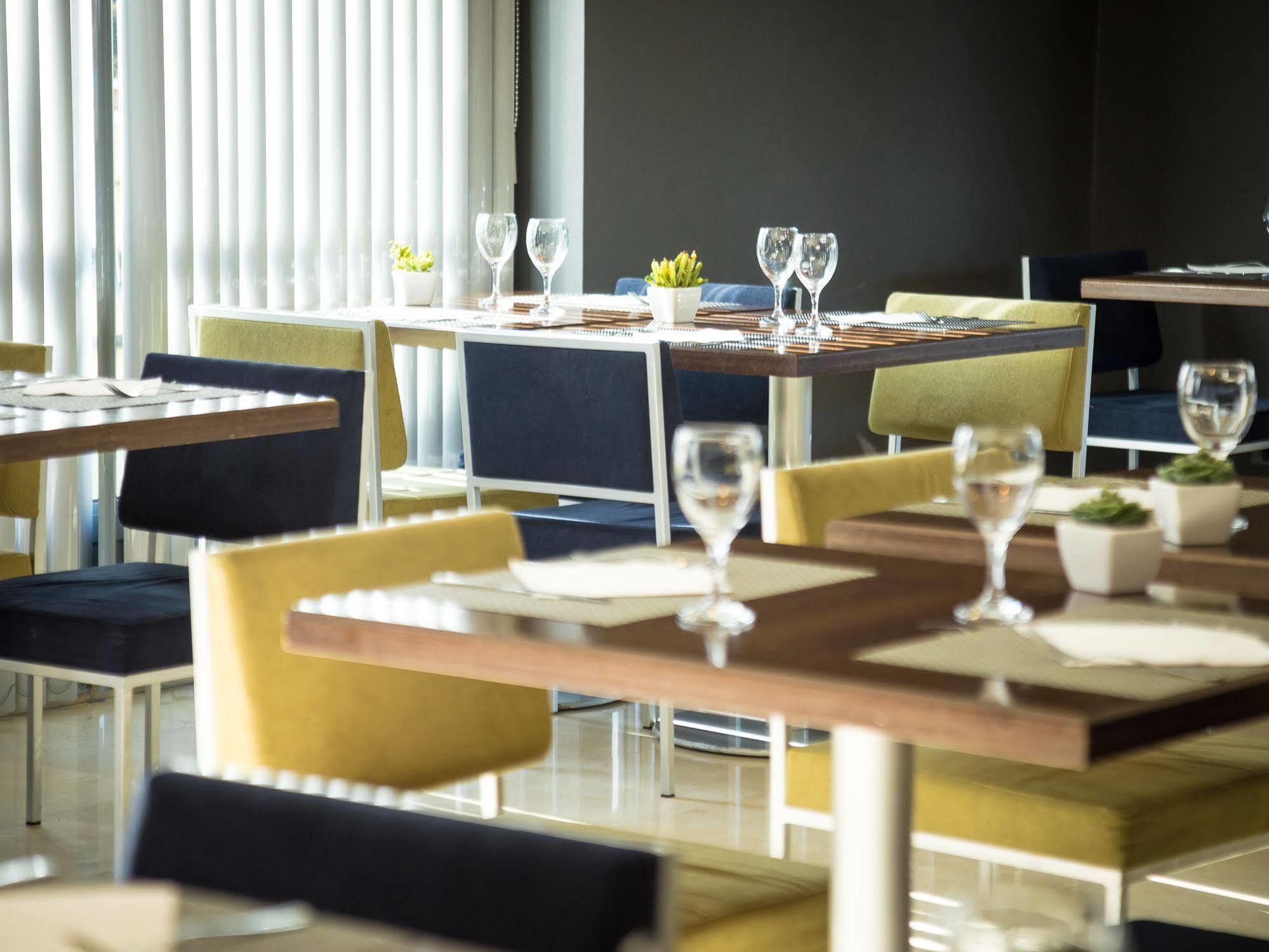Hotel Ciutat Martorell Luaran gambar